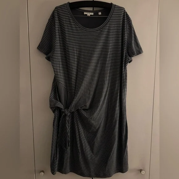 Vince Gray and White Sheath Dress Short Sleeve Crew Neck - Picture 4 of 8